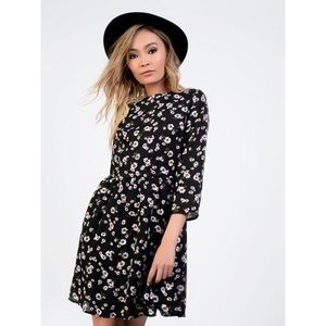 Asos Glamorous 3/4 sleeve daisy skater dress NWT